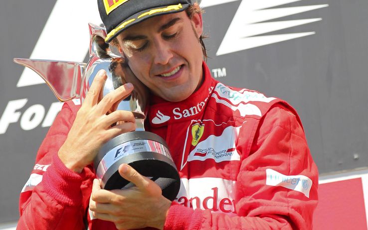 Fernando Alonso commosso sul podio di Valencia nel 2012 alonso