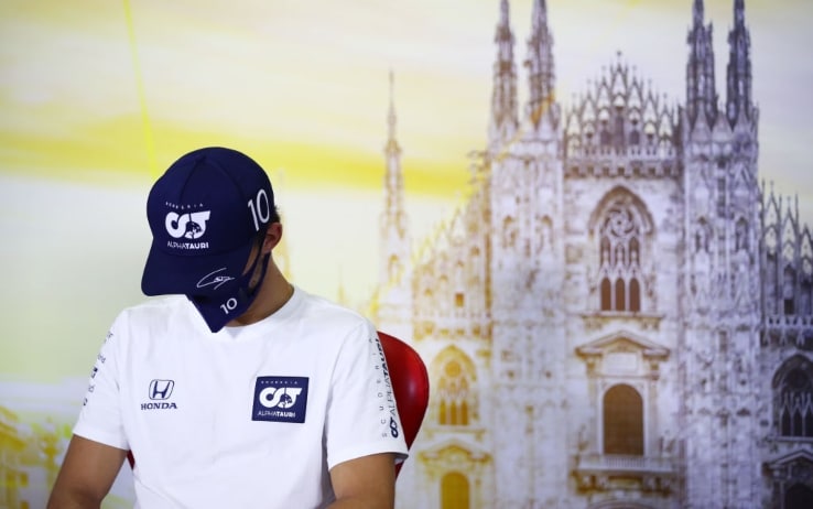 Gasly in conferenza stampa: alle spalle un poster col Duomo di Monza