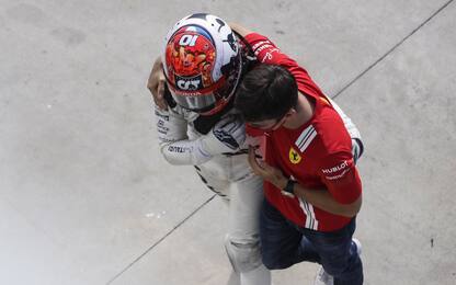 Leclerc, abbraccio con Gasly: "Te lo meriti"