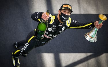 NÃ¼RBURGRING, GERMANY - OCTOBER 11: Daniel Ricciardo, Renault F1, 3rd position, with his trophy and Champagne during the Eifel GP at NÃ¼rburgring on Sunday October 11, 2020, Germany. (Photo by Zak Mauger / LAT Images)