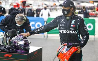 NÃ¼RBURGRING, GERMANY - OCTOBER 11: Lewis Hamilton, Mercedes-AMG Petronas F1, 1st position, with the helmet of Michael Schumacher in Parc Ferme during the Eifel GP at NÃ¼rburgring on Sunday October 11, 2020, Germany. (Photo by Andy Hone / LAT Images)