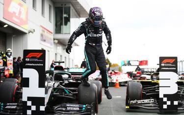 Hamilton vince in Germania: raggiunto mito Schumi