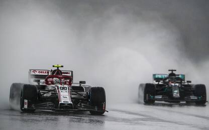 Pioggia e spettacolo: è Formula 1 'old style'