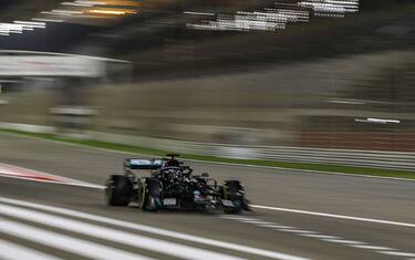 Hamilton vince anche in Bahrain, Leclerc 10°