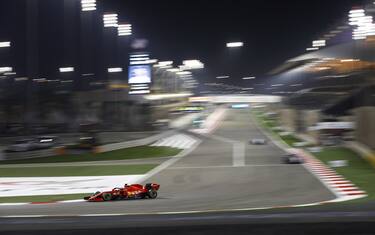 BAHRAIN INTERNATIONAL CIRCUIT, BAHRAIN - NOVEMBER 29: Sebastian Vettel, Ferrari SF1000 during the Bahrain GP at Bahrain International Circuit on Sunday November 29, 2020 in Sakhir, Bahrain. (Photo by Zak Mauger / LAT Images)
