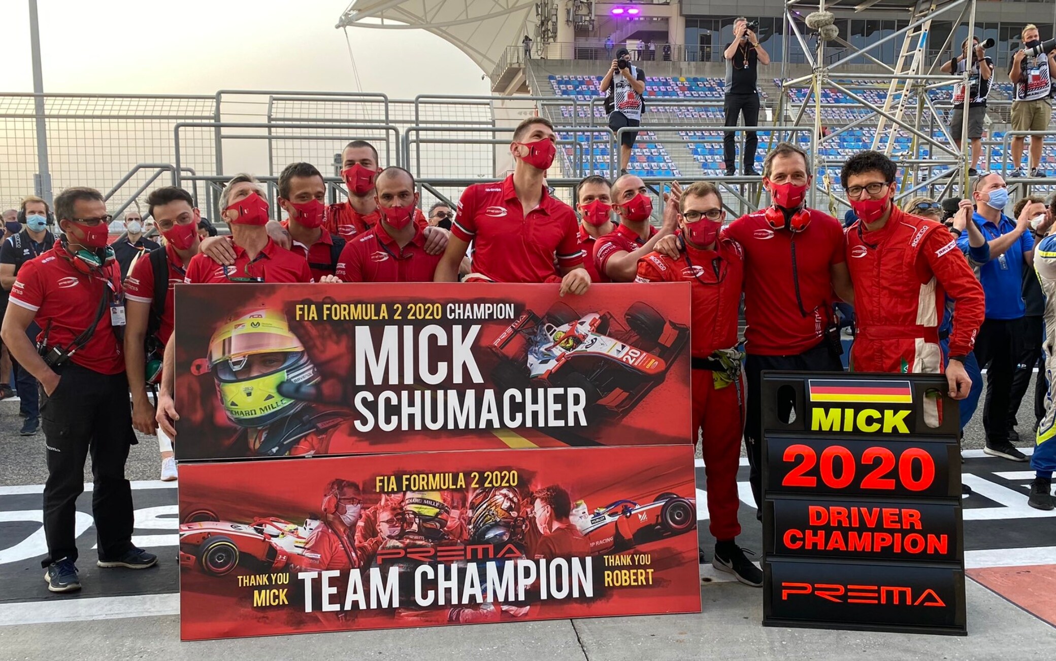 Mick Schumacher campione Formula 2: le FOTO dopo il traguardo del GP Sakhir  | Sky Sport
