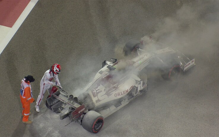 Raikkonen spegne l'incendio sulla sua Alfa grafico