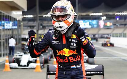 Verstappen, pole a Yas Marina. Leclerc scatta 12°