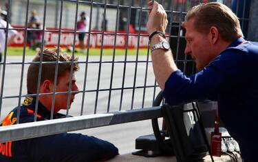 Verstappen: "Mio padre mi lasciò in autostrada..."