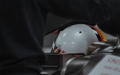Vettel al volante dell'Aston Martin. FOTO