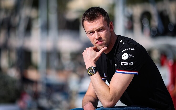 Il leader della Formula 2 Oscar Piastri è stato nominato come pilota di riserva per il team Alpine per il prossimo anno, mentre Daniil Kvyat lascia il ruolo.