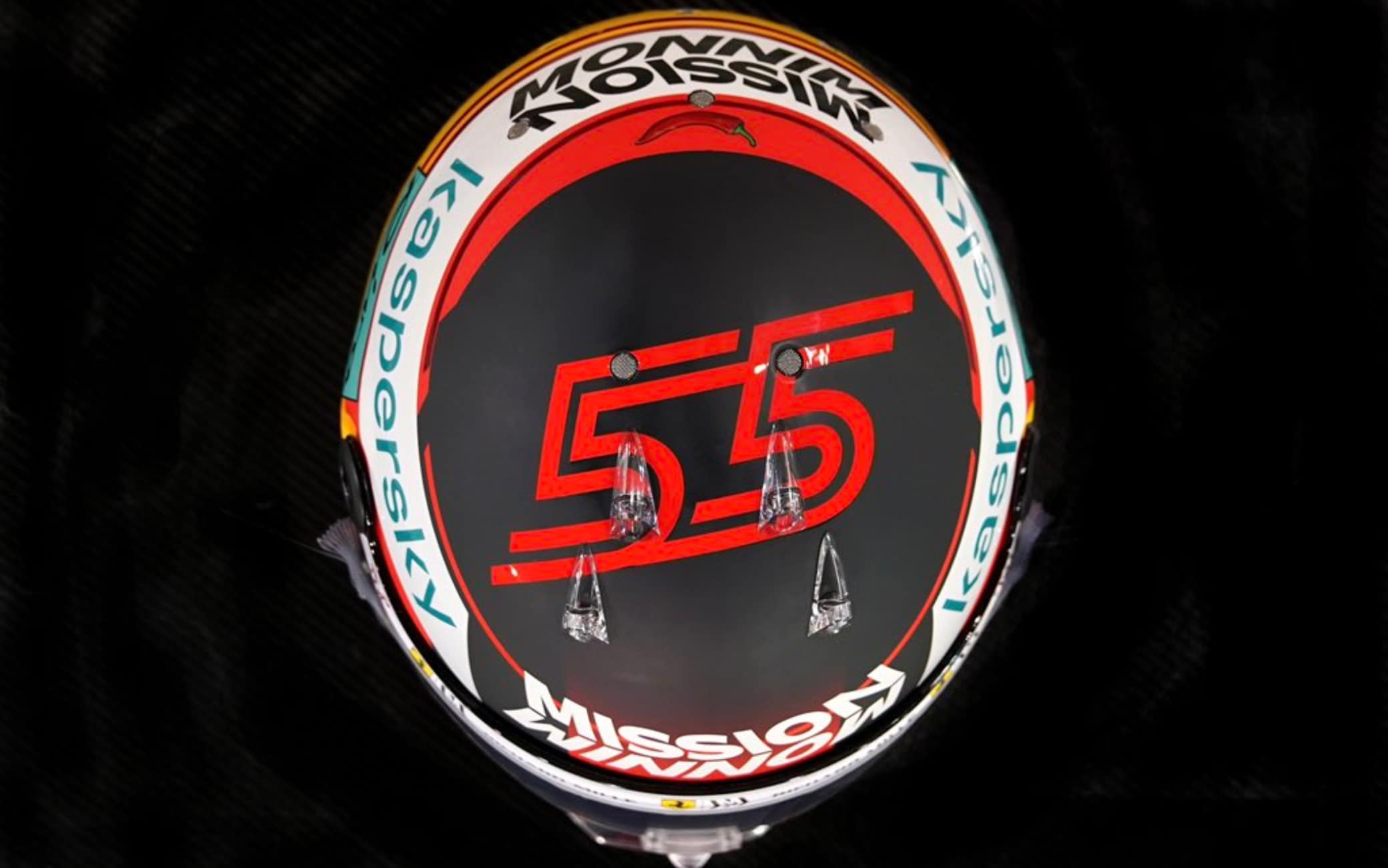 Ferrari, il casco di Carlos Sainz per il Mondiale di Formula 1 2021. FOTO | Sky Sport