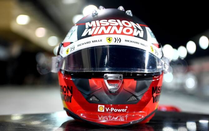 Ferrari il casco di Carlos Sainz per il Mondiale di Formula 1 2021. FOTO Sky Sport
