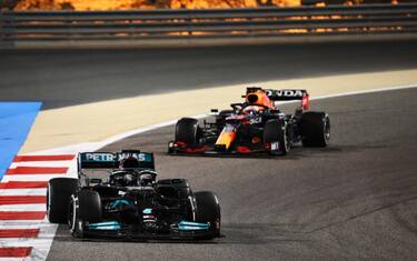 Capolavoro di Hamilton su Verstappen, Leclerc 6°