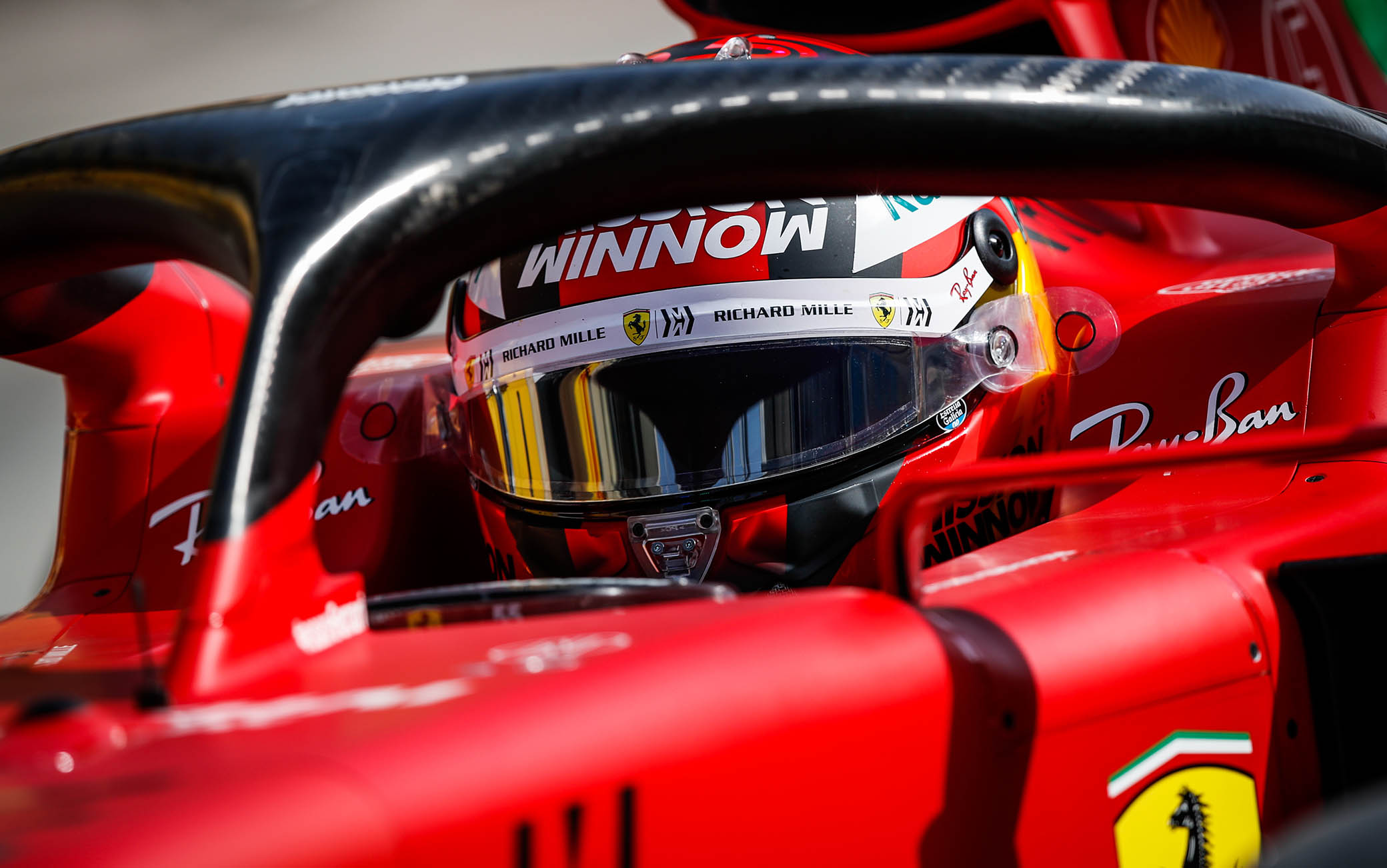 Carlos Sainz al volante della Ferrari in Bahrain