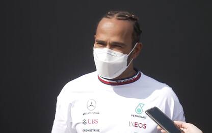 Hamilton: "Una sfida tenere l'auto in pista"