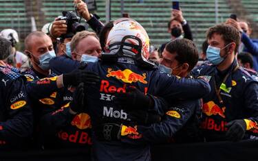 Verstappen vince a Imola. Leclerc 4°, Sainz 5°