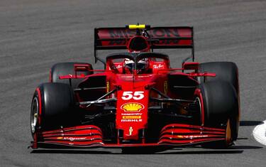 Ferrari sorride con Sainz, Leclerc per il riscatto