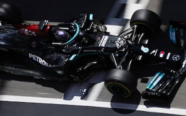 Hamilton vince di forza a Portimao. Leclerc 6°