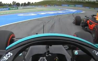 Hamilton-Verstappen, contatto al via? Lo Sky Tech