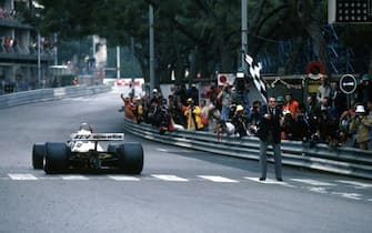 Formel 1, Grand Prix Monaco 1980, Monte Carlo, 18.05.1980 Zieldurchfahrt Sieger Carlos Reutemann, Williams-Ford FW07B Zielflagge www.hoch-zwei.net , copyright: HOCH ZWEI / Ronco (Photo by Hoch Zwei/Corbis via Getty Images)