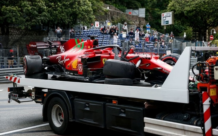 leclerc pole e incidente a monaco ma la ferrari rassicura sul cambio danni non gravi sky sport