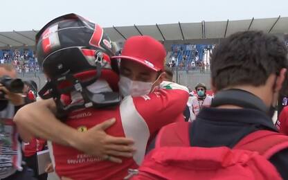Leclerc Jr vince Gara-2, che abbraccio con Charles