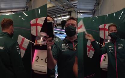 Vettel paga pegno: sventola la bandiera inglese