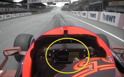 Sky Sport Tech: i messaggi sul volante di Sainz