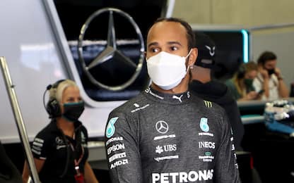 Hamilton chiarisce: "Nessun attrito con il team"