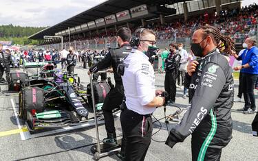 Hamilton: "Red Bull ampiamente davanti a noi"