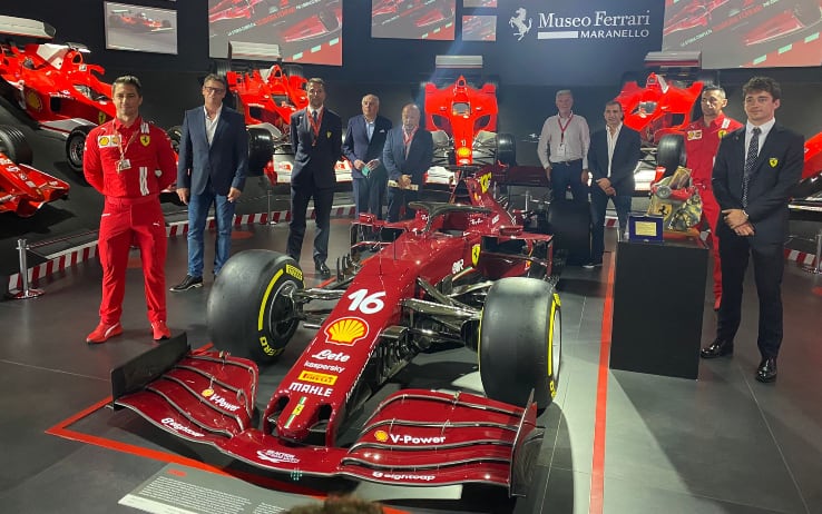 Leclerc al museo Ferrari