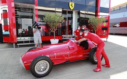 Arrivata la Ferrari 375 che vinse nel '51. VIDEO