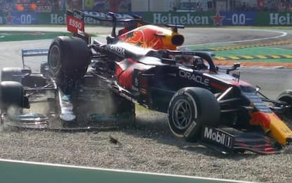 Incidente Verstappen-Hamilton: l'halo salva Lewis