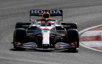 ISTANBUL PARK, TURKEY - OCTOBER 08: Max Verstappen, Red Bull Racing RB16B during the Turkish GP at Istanbul Park on Friday October 08, 2021, Turkey. (Photo by Zak Mauger / LAT Images)