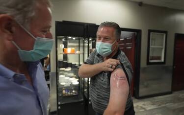Brown si tatua "Monza": promessa a Ricciardo