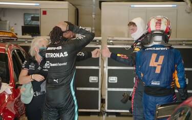 Hamilton: "Complimenti a Max, loro più veloci"