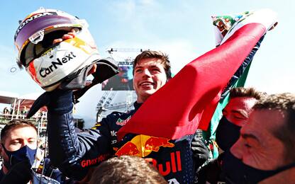 Verstappen: "Strada ancora lunga per il titolo"