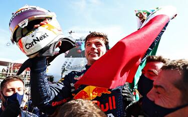 MEXICO CITY, MEXICO - NOVEMBER 07: Race winner Max Verstappen of Netherlands and Red Bull Racing celebrates in parc ferme during the F1 Grand Prix of Mexico at Autodromo Hermanos Rodriguez on November 07, 2021 in Mexico City, Mexico. (Photo by Mark Thompson/Getty Images)