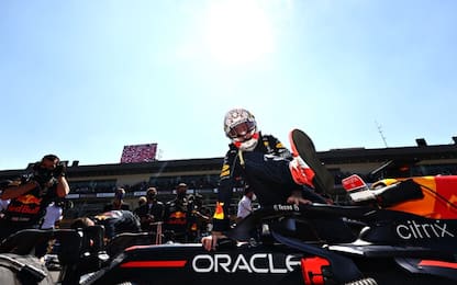 Vince Verstappen: è fuga. Hamilton 2°, Leclerc 5°