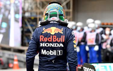 AUTÃ³DROMO JOSÃ© CARLOS PACE, BRAZIL - NOVEMBER 12: Max Verstappen, Red Bull Racing, arrives in Parc Ferme after Qualifying during the Brazilian GP at AutÃ³dromo JosÃ© Carlos Pace on Friday November 12, 2021 in Sao Paulo, Brazil. (Photo by Mark Sutton / Sutton Images)