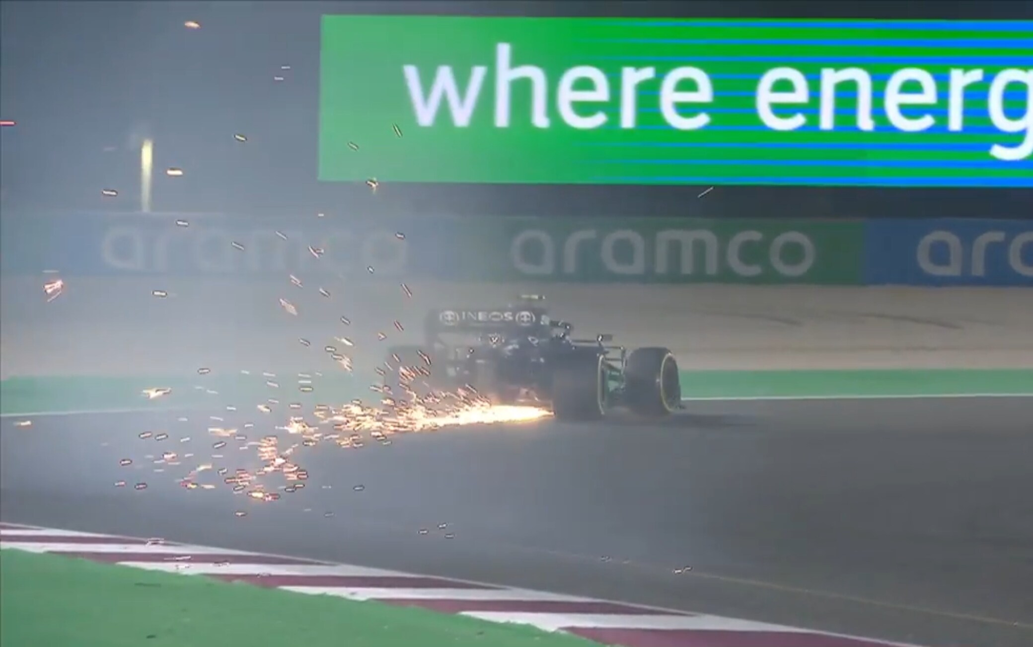 Pirelli, fornitore ufficiale di pneumatici per la Formula 1, ha avviato un'indagine sui problemi alle gomme che hanno colpito quattro piloti durante il Gran Premio del Qatar.