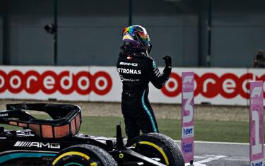 Hamilton vince in Qatar, 2° Verstappen, 3° Alonso