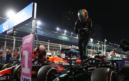 Hamilton re in Arabia: Max 2°, Mondiale riaperto