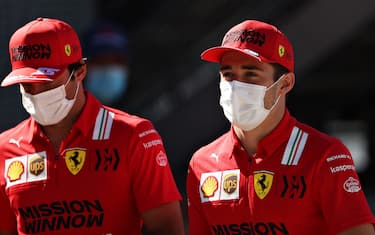 Test Ferrari, le parole di Sainz e Leclerc. VIDEO