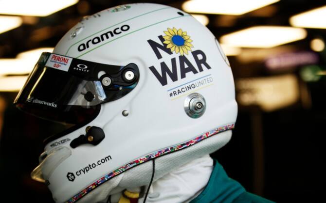 F1, Vettel e il casco speciale per l'Ucraina con il testo di 'Imagine'. E  tutti quelli del 2022 | Sky Sport
