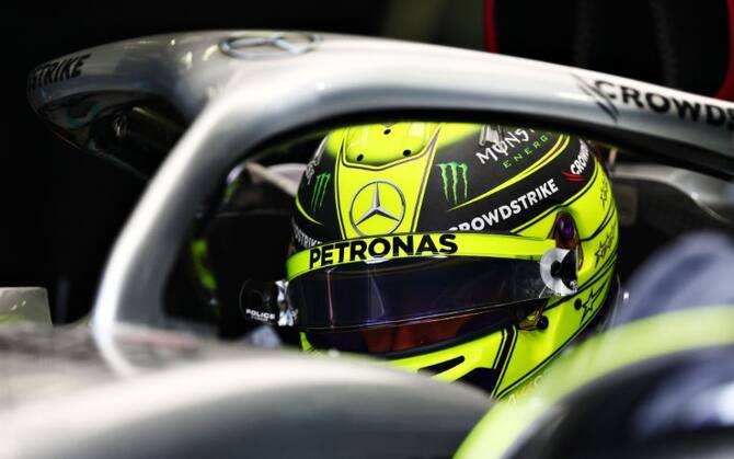 F1, Hamilton: casco giallo a Sakhir, come quando era sui kart. E ricorda un  po' Vale Rossi | Sky Sport