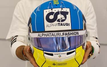 Gasly, in Bahrain il casco dedicato all'Ucraina