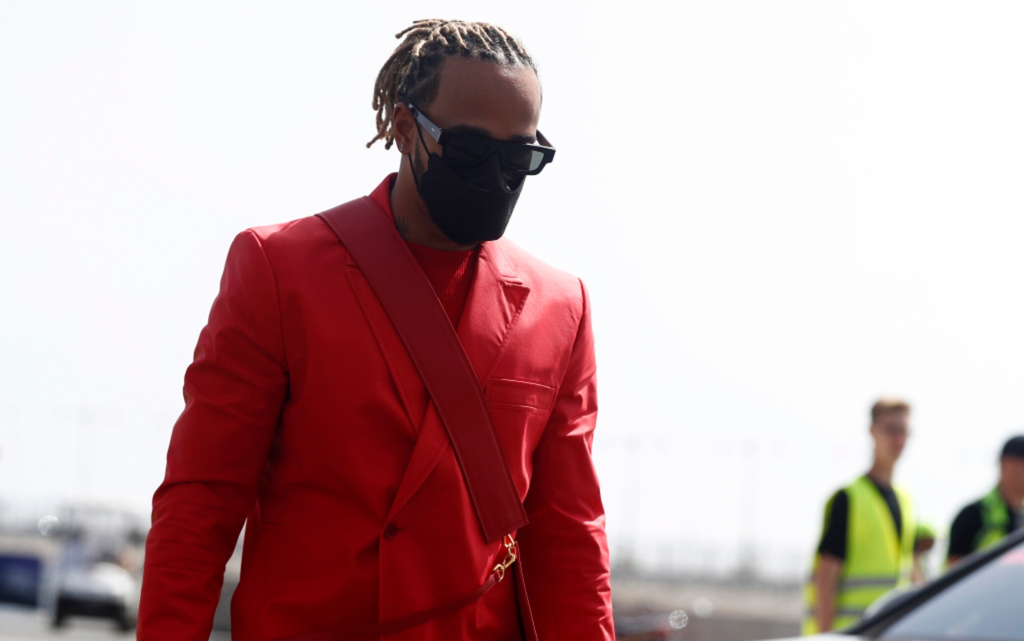 F1, GP Arabia Saudita: è arrivato Hamilton, completo rosso fuoco a Jeddah.  FOTO | Sky Sport