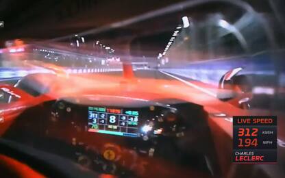Leclerc show: il giro dalla helmet camera. VIDEO